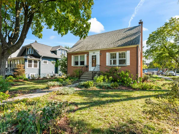 1001 N Dunton Ave, Arlington Heights, IL 60004