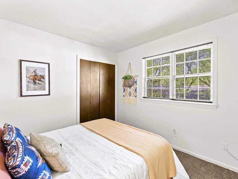 1024 S Ash St — Photo 17