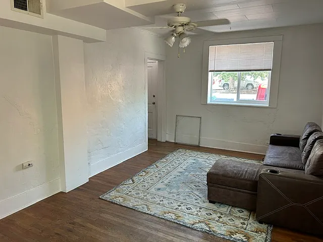 2 bed, 933 sqft, $1,895 — Photo 4