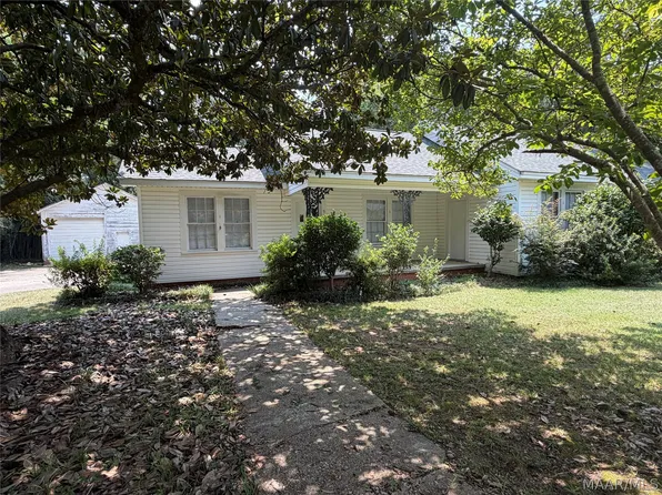 911 W Tuskeena St, Wetumpka, AL 36092
