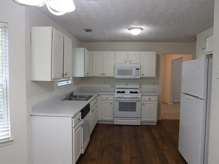831 Sugar Oak Ln — Photo 6