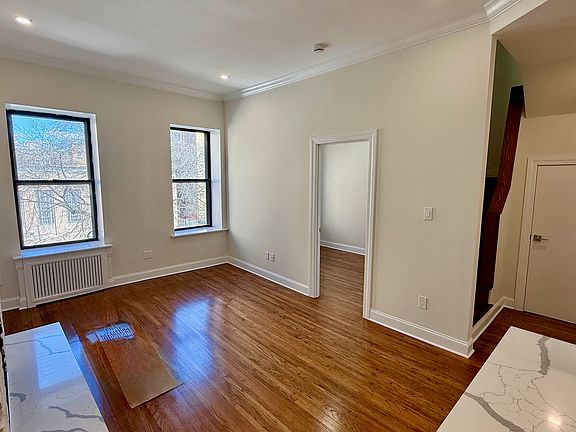 4th image of 140 W 92nd St #Pha
