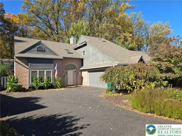 2834 Sheffield Dr, Emmaus, PA 18049