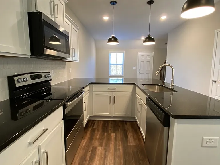 1035 Glenkirk Dr — Photo 4