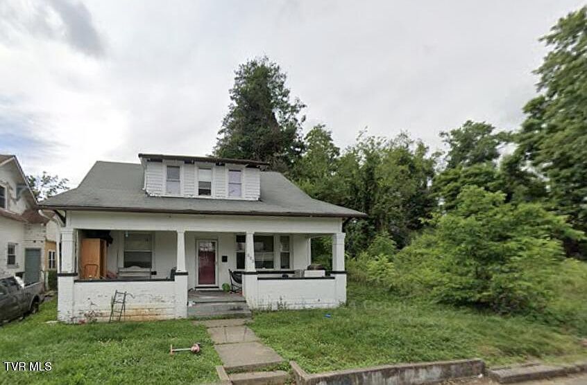1st image of 612 Moore St