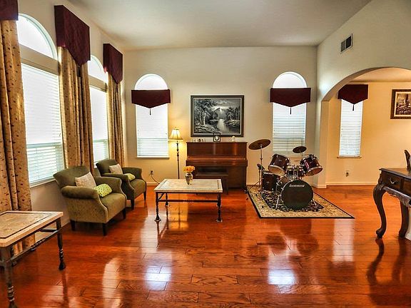 5th image of 8377 Horncastle Ave