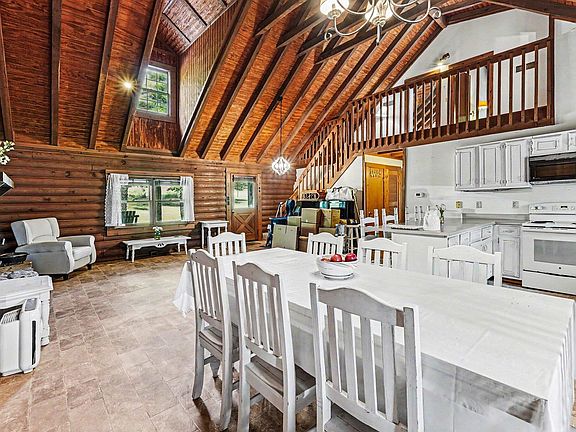 3rd image of 200 Whippoorwill Ln