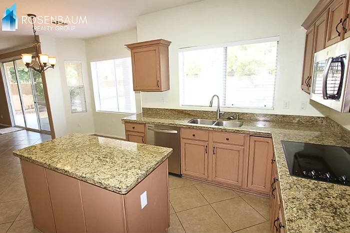 4632 E Harwell St — Photo 5