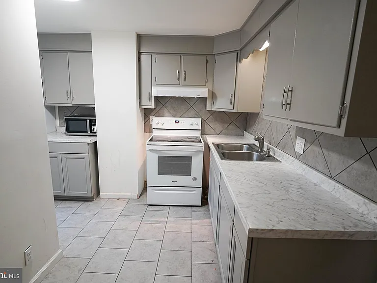231 Newton St #A — Photo 29
