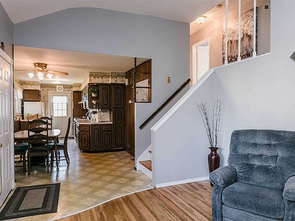 4th image of 30 Royal Ln