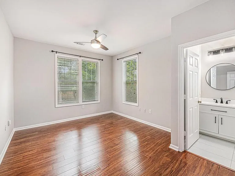 2125 Chatelain Way — Photo 8