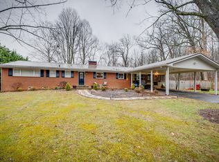 1300 Peterson Pl, Johnson City, TN 37601