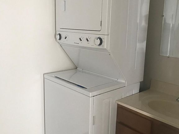 Washer/Dryer in unit