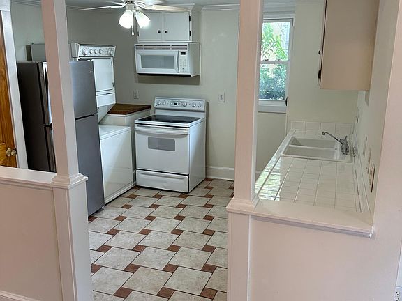 4th image of 209 E Voorhis Ave Floor 209