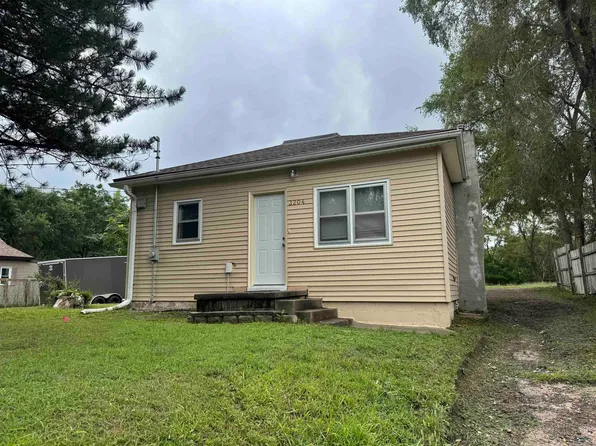 3204 14th St, Sioux City, IA 51105