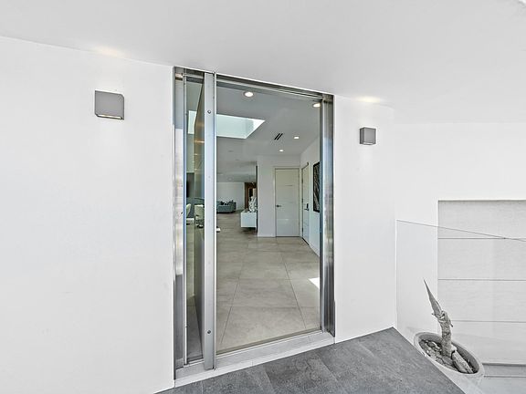 3rd image of 849 Glenmere Way