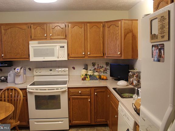 4th image of 105 Sterling Ct