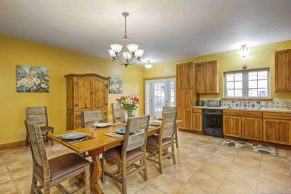 3 bed, 3319 sqft, $2,995 — Photo 3