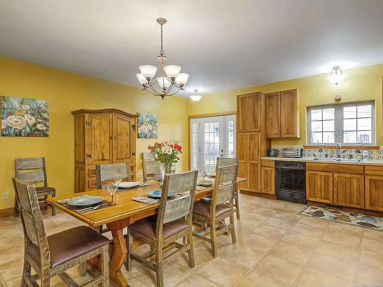 1822 Jefferson Ave — Photo 3