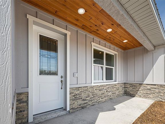 3rd image of 210 PARADISE DRIVE