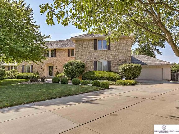 2nd image of 9726 Ascot Dr