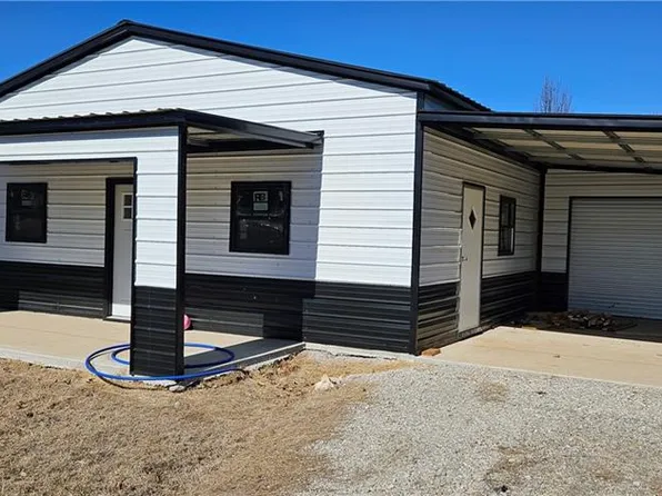 1 Basswood Ln, Linn Valley, KS 66040