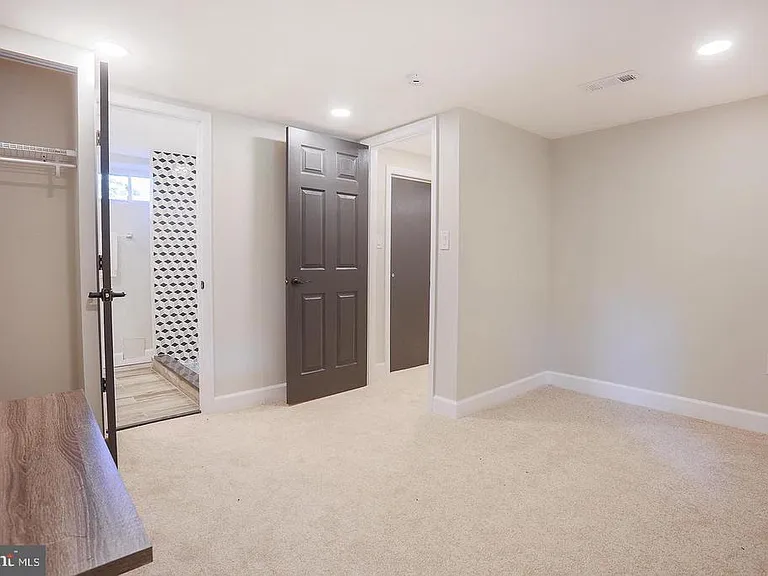 8511 Potomac Ave — Photo 24