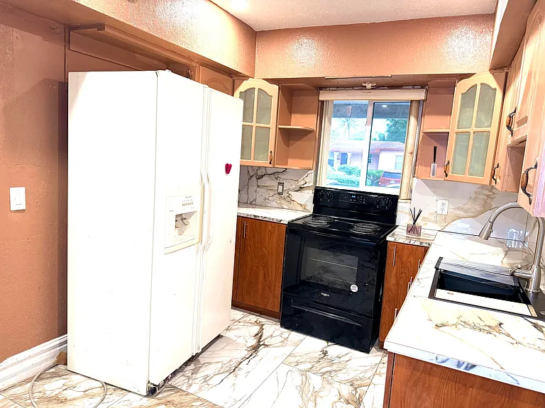 14725 NE 8th Ave — Photo 8