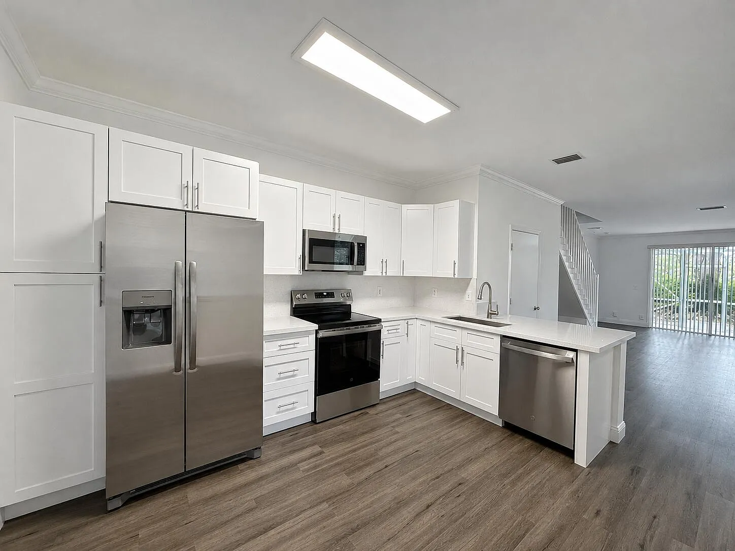 4 bed, 2.5 bath, 1728 sqft, $3,700 — Photo 1