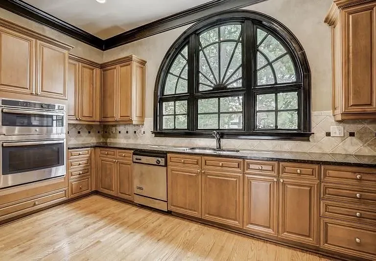 806 Clifton Heights Ln — Photo 5