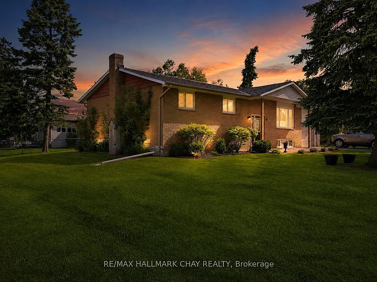 46 Essa Rd #LOWER — Photo 1