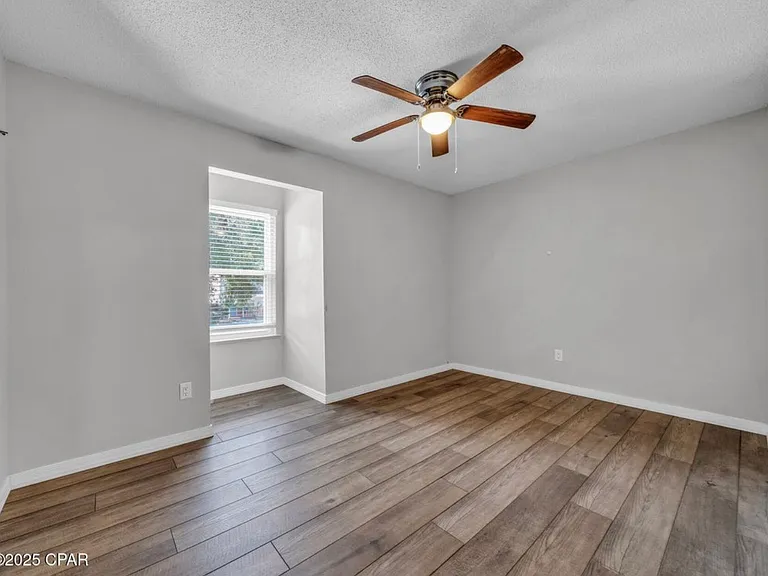 121 Hampton Dr — Photo 12