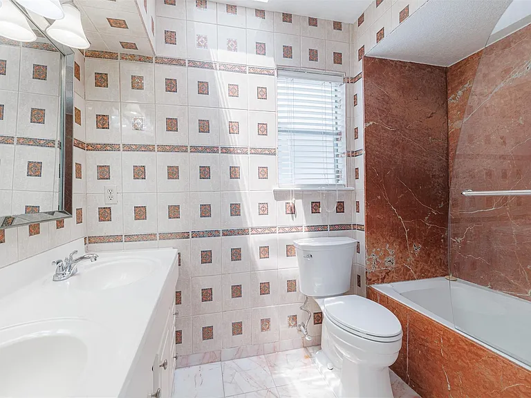 13911 Locke Ln — Photo 7