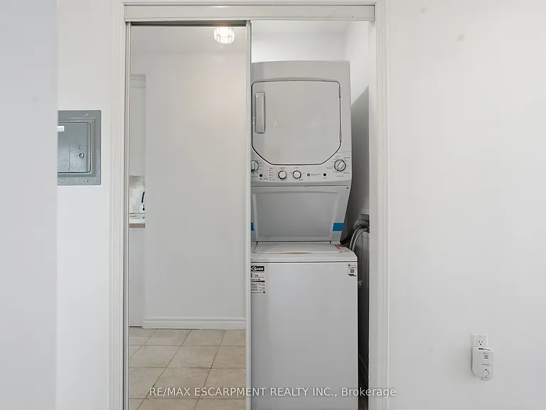 1049 Glencairn Ave #MAIN FLOOR — Photo 11
