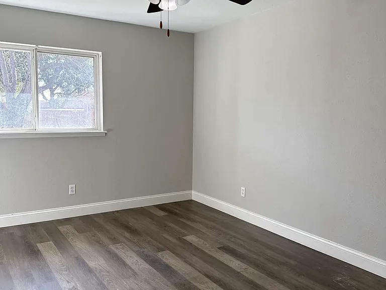 422 Woodmere Dr — Photo 6