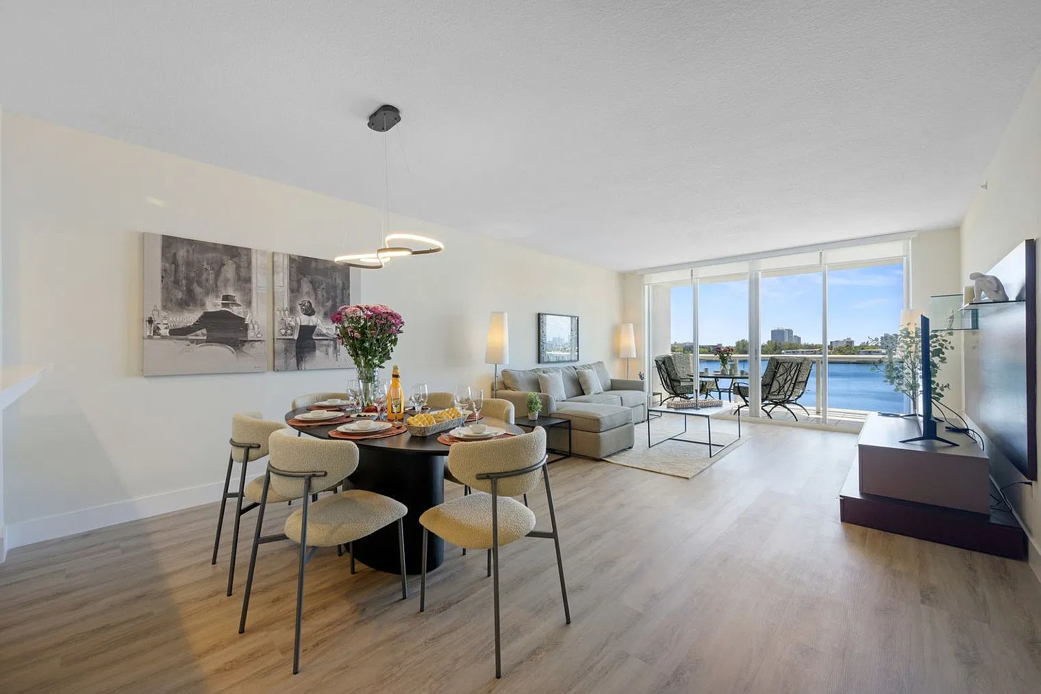 2 bed, 2.0 bath, 1302 sqft, $9,543 — Photo 4