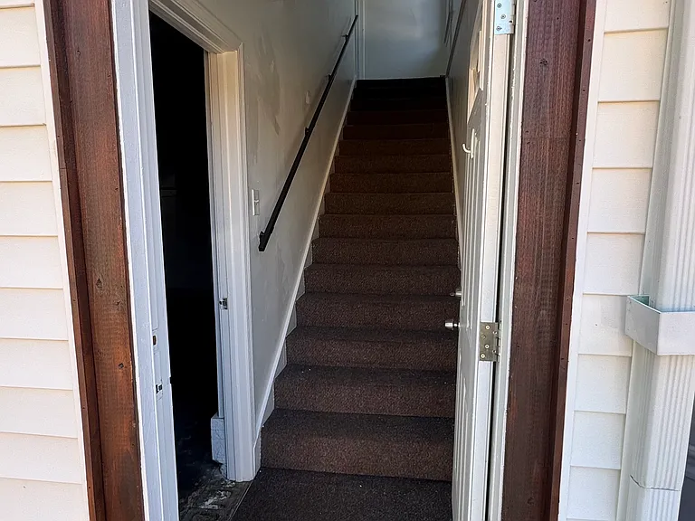1812 1/2 N Saint Clair Ave — Photo 3