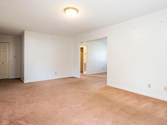 5th image of 2857 Brock Ave