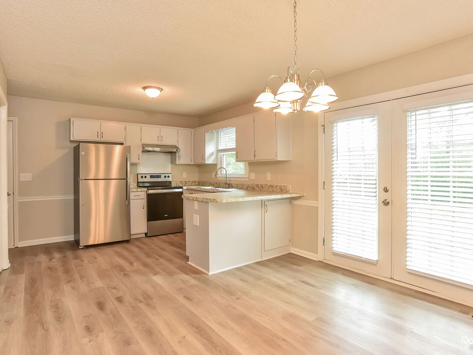 3 bed, 2.0 bath, 1716 sqft, $2,310 — Photo 3