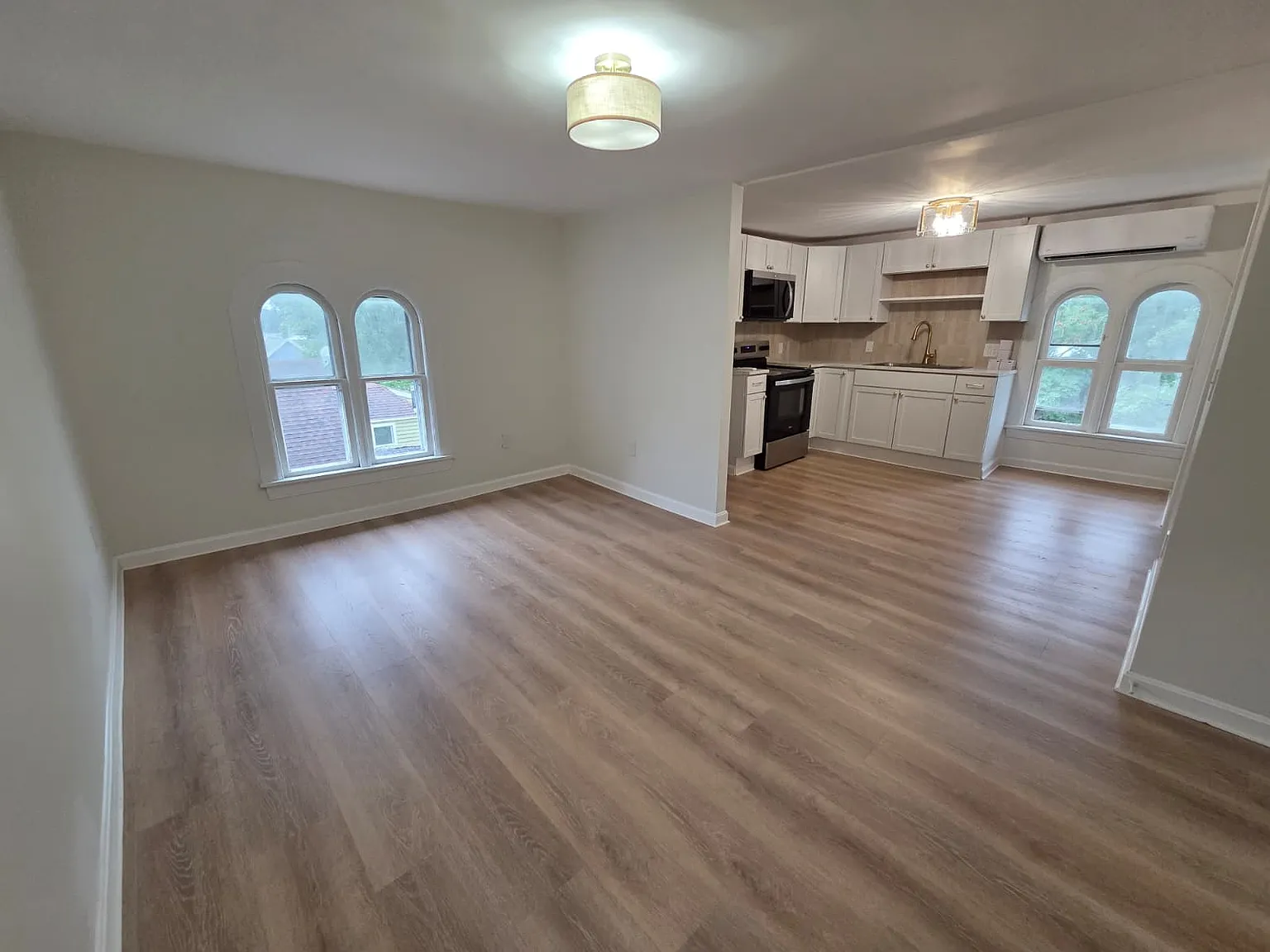 207 Cohannet St — Photo 3