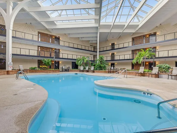 6100 W Stonehedge DRIVE #365D, Greenfield, WI 53220