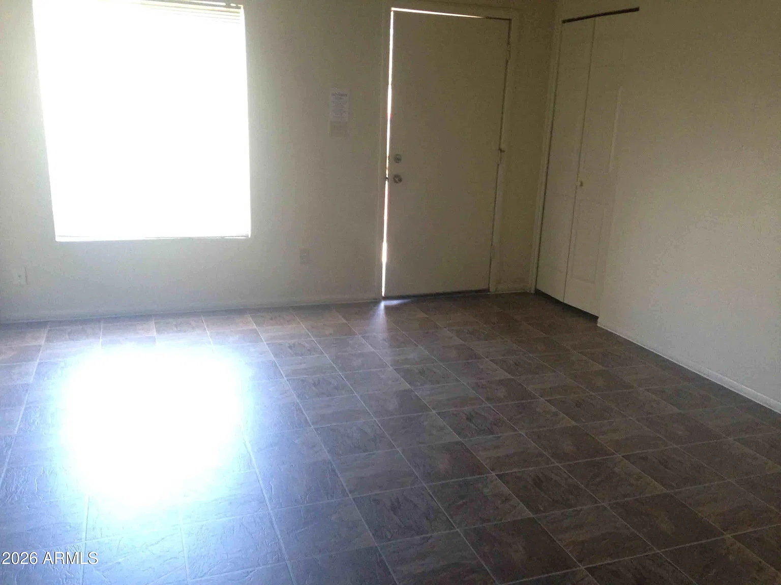 2 bed, 1.0 bath, 2912 sqft, $1,100 — Photo 3