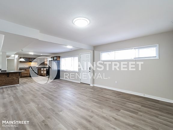 4th image of 307 W 97th Ter