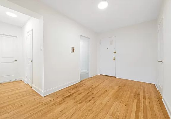 4th image of 3840 Greystone Ave APT 5D