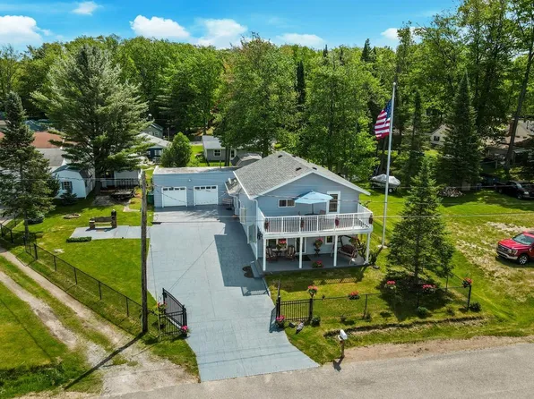 324 Kimberly Dr, Prudenville, MI 48651