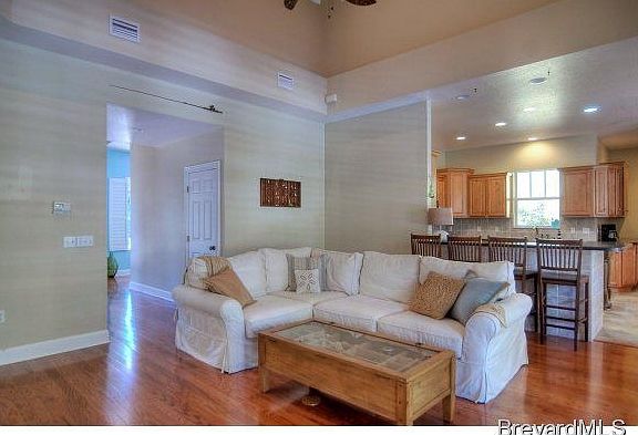 4th image of 203 Flamingo Ln