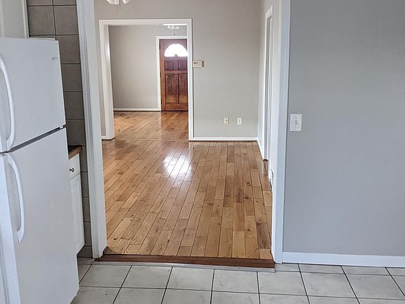3rd image of 148 E Baird Ave