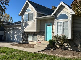 8012 S Angel St, Sandy, UT 84070