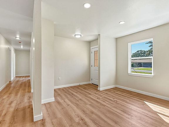 4th image of 514 Webb Ave