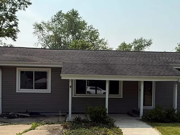 301 Elmhurst Dr, Washington, IL 61571